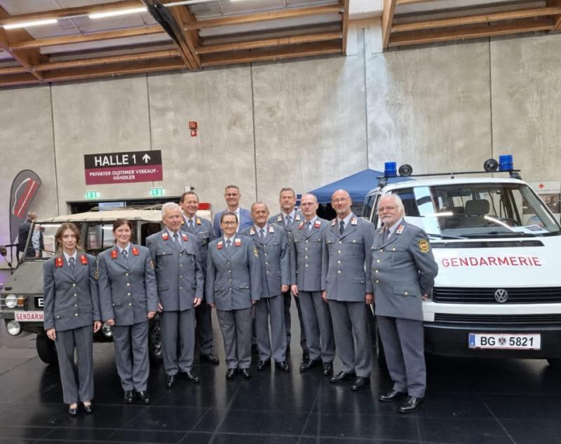 Gendarmerienostalgie auf der Oldtimermesse in der Mozartstadt