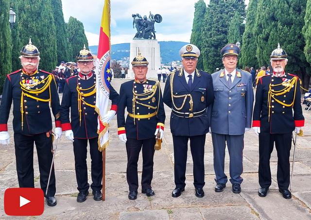 Kärntner Traditionsgendarmen als Gratulanten bei der Polizei Triest
