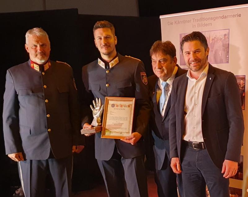 „Hechtgrau&Flaschengrün“ – ein ganz besonderer Benefizabend