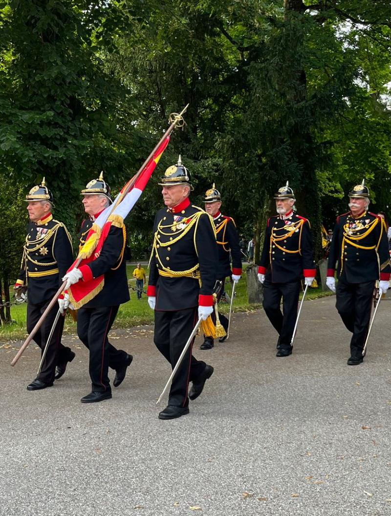 Kärntner Traditionsgendarmen als Gratulanten in Gmunden