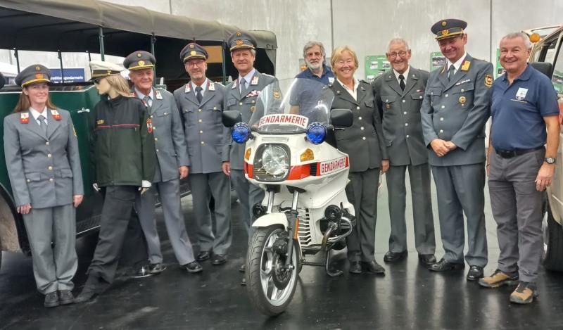    Traditionsgendarmen präsentierten auf der Oldtimer-Classic